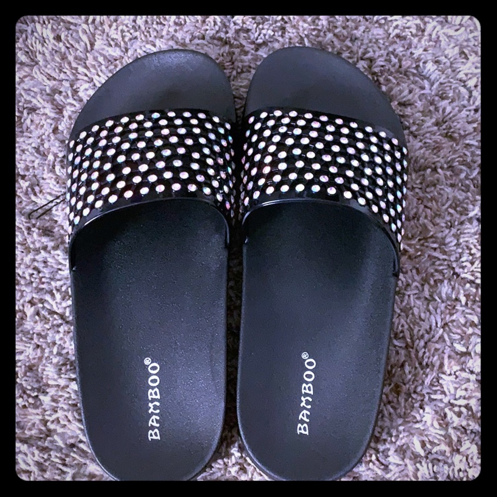 I’m selling these super cute rhinestone slides